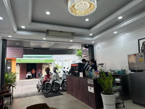 “សេងហាង Meta Coffee ទីតាំងល្អ Tuol Kork”