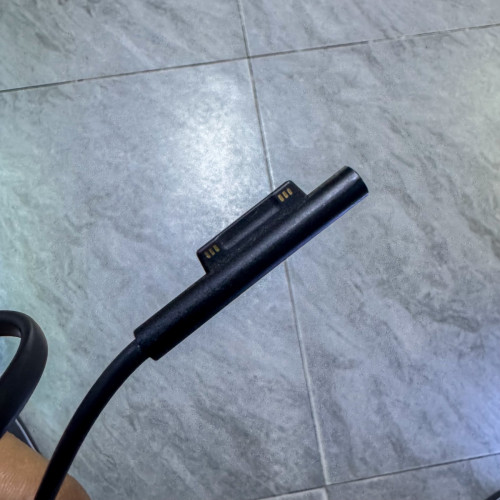 ឆ្នាំងសាក​ Original Microsoft Surface 65.0W មួយទឹក​90%