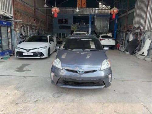 ឡាន Prius 013 option 3 ធានា 2 ខែ លើអាគុយ ABS