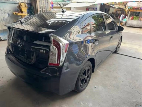 ឡាន Prius 013 option 3 ធានា 2 ខែ លើអាគុយ ABS