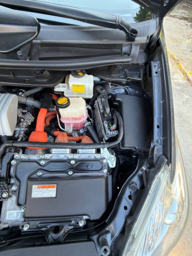 ឡាន Prius 013 option 3 ធានា 2 ខែ លើអាគុយ ABS