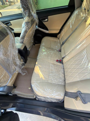ឡាន Prius 013 option 3 ធានា 2 ខែ លើអាគុយ ABS