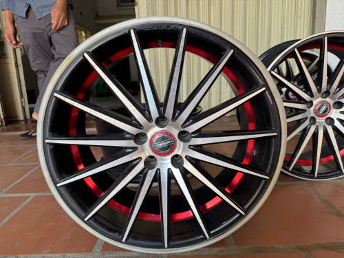 យ៉ាន់​ Prius ថ្មី​ រង្វង់​ 18