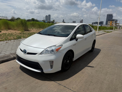 ឡានលក់ Prius2012