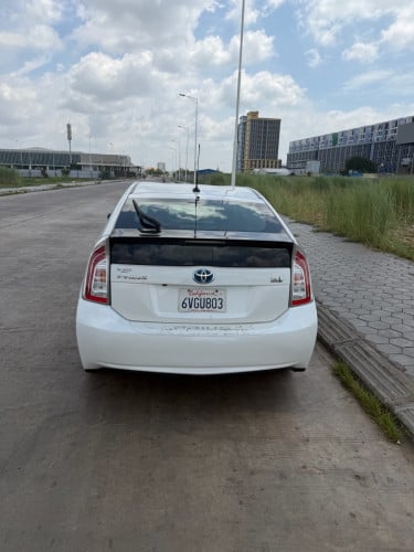 ឡានលក់ Prius2012