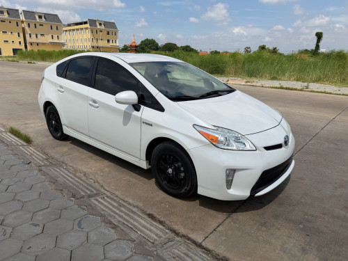 ឡានលក់ Prius2012