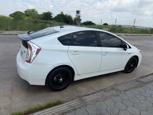 ឡានលក់ Prius2012