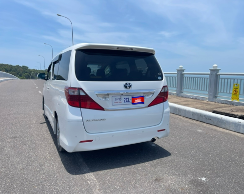 ឡានជួលជាខែបូកទាំងតាកុង/月租车包括司机/ rent car includ driver