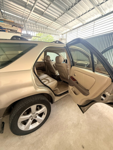 ចង់លក់ឡានផ្ទាល់ខ្លួនRX300 ឆ្នាំ2001 ប៉ុង1​ តំលៃអាចចចារបាន