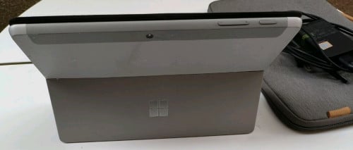 លក់Surface GoមានkeyboardនិងកាបូបTouchអេក្រង់ច្បាស់តូចស្រាលថ្មកាន់ស្រួលដាក់តាមខ្លួន