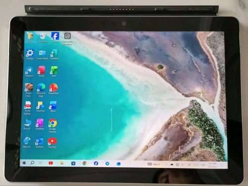 លក់Surface GoមានkeyboardនិងកាបូបTouchអេក្រង់ច្បាស់តូចស្រាលថ្មកាន់ស្រួលដាក់តាមខ្លួន