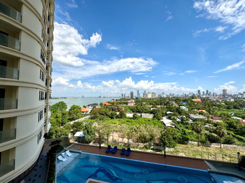 Beautiful new 1bedroom at condo La vista riverside