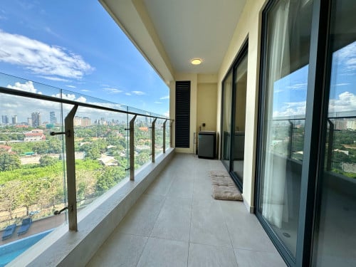 Beautiful new 1bedroom at condo La vista riverside