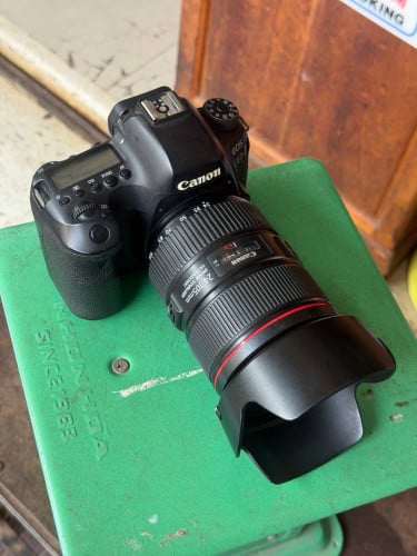 Canon 6ii with len 24-105 ii