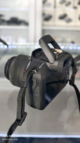 Canon EOS R100