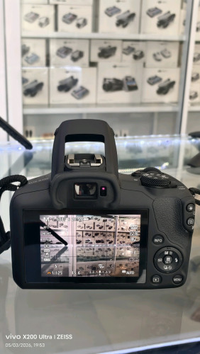 Canon EOS R100