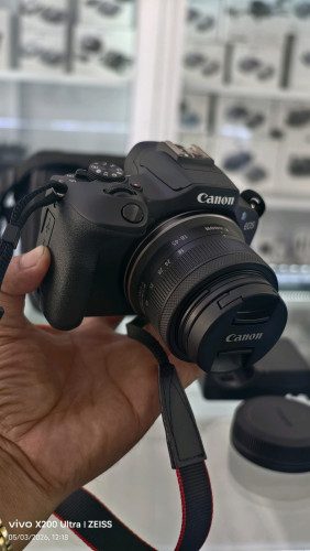 Canon EOS R100