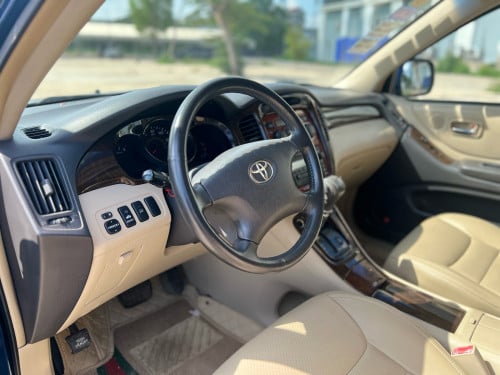 Highlander 2003 V6 ប៉ុង2  ពណ៏ទឹកបិច តំលៃ13800$ចរចាឯកសារស្របច្បាប់គ្រប់100%