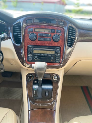 Highlander 2003 V6 ប៉ុង2  ពណ៏ទឹកបិច តំលៃ13800$ចរចាឯកសារស្របច្បាប់គ្រប់100%