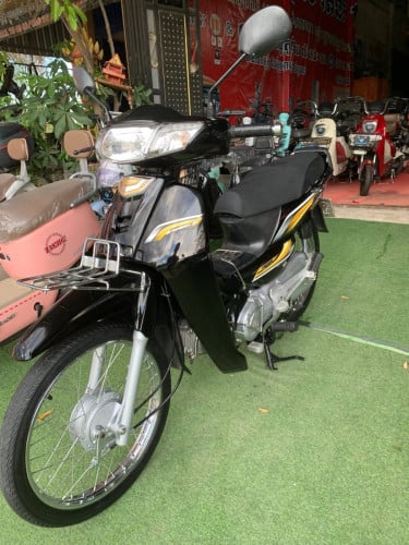 honda dream018​ មាន​ពន្ធ​កាតគ្រី​ត្រឹម​ត្រូវ​ ម៉ាស៊ីន​តាន់​លក់​ 1380$ បង់​រំលស់​បាន​
