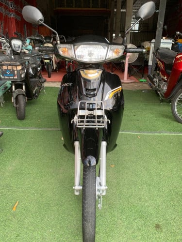 honda dream018​ មាន​ពន្ធ​កាតគ្រី​ត្រឹម​ត្រូវ​ ម៉ាស៊ីន​តាន់​លក់​ 1380$ បង់​រំលស់​បាន​