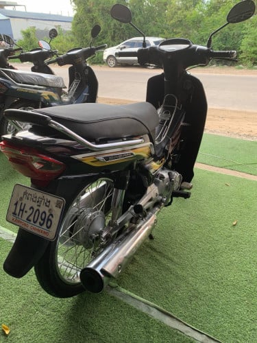 honda dream018​ មាន​ពន្ធ​កាតគ្រី​ត្រឹម​ត្រូវ​ ម៉ាស៊ីន​តាន់​លក់​ 1380$ បង់​រំលស់​បាន​