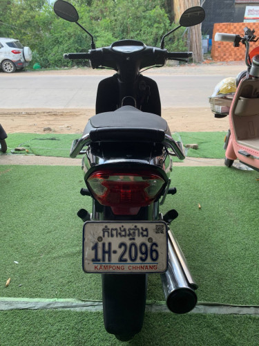 honda dream018​ មាន​ពន្ធ​កាតគ្រី​ត្រឹម​ត្រូវ​ ម៉ាស៊ីន​តាន់​លក់​ 1380$ បង់​រំលស់​បាន​