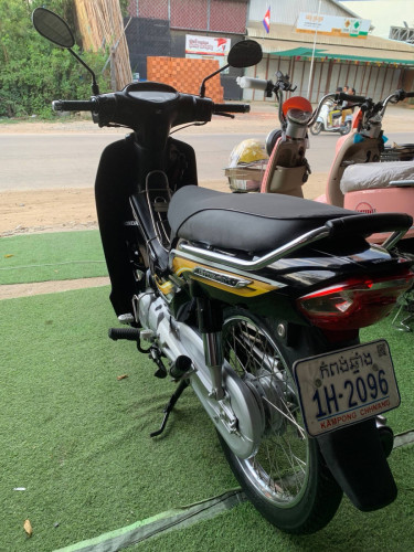 honda dream018​ មាន​ពន្ធ​កាតគ្រី​ត្រឹម​ត្រូវ​ ម៉ាស៊ីន​តាន់​លក់​ 1380$ បង់​រំលស់​បាន​