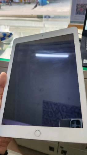 iPad 5th sim&wifi 32g សាណុំ
