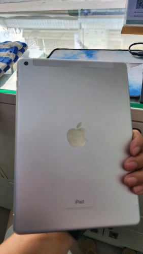 iPad 5th sim&wifi 32g សាណុំ