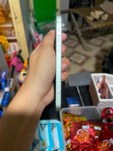 iPhone 12 64g battery 74%