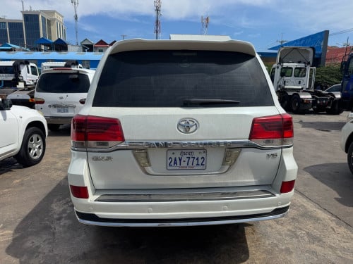 Land Cruiser 2008 up 21