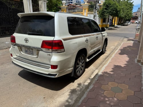 Land Cruiser 2008 up 21