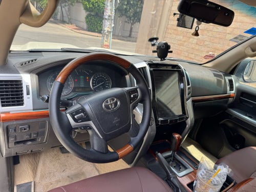 Land Cruiser 2008 up 21
