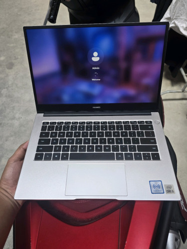 LAPTOP Huawei មួយទឹក ស្អាត 99%
