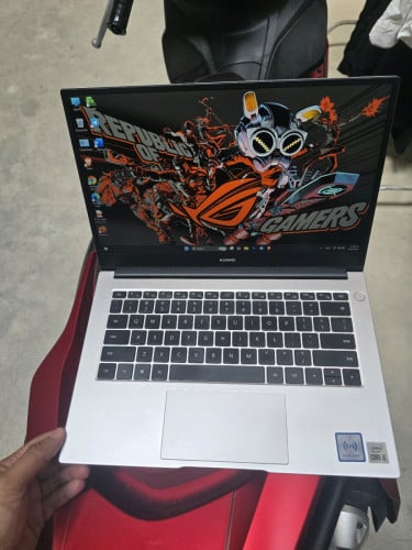 LAPTOP Huawei មួយទឹក ស្អាត 99%