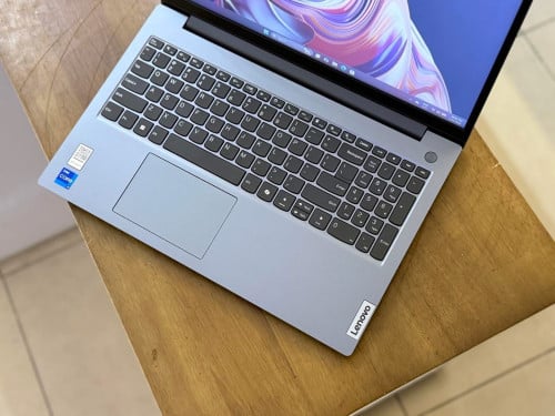 Lenovo ideapad v15 (New 99%)