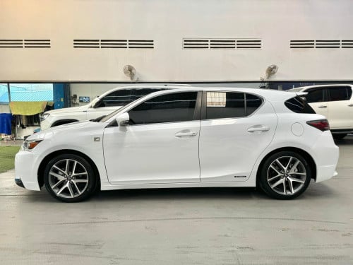 Lexus CT200h 2015 F sport Full option