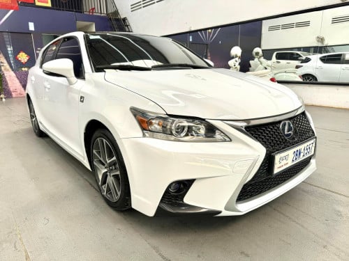 Lexus CT200h 2015 F sport Full option