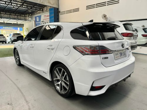 Lexus CT200h 2015 F sport Full option