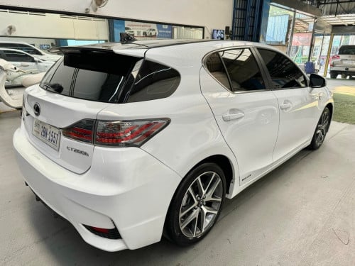 Lexus CT200h 2015 F sport Full option