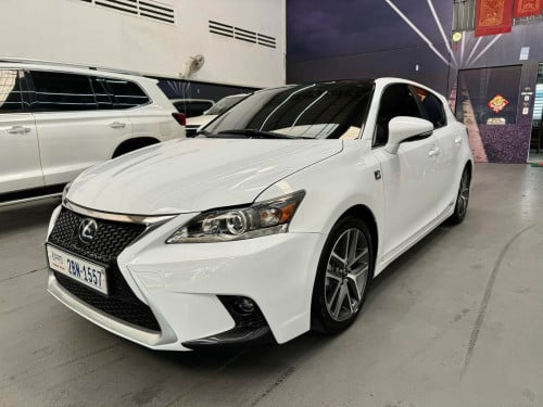 Lexus CT200h 2015 F sport Full option
