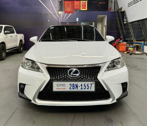 Lexus CT200h 2015 F sport Full option