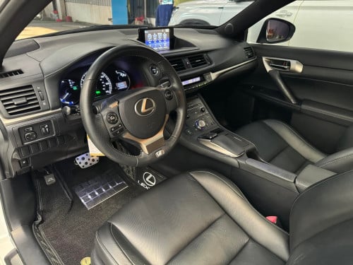 Lexus CT200h 2015 F sport Full option