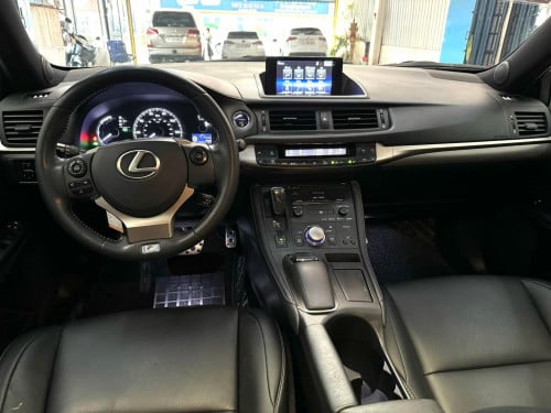 Lexus CT200h 2015 F sport Full option
