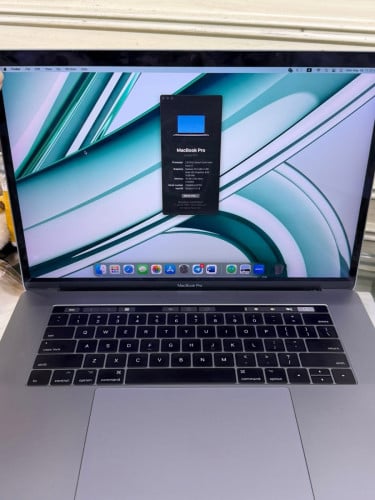 MacBook Pro 2017 Touchbar Core i7 2.8 Ram 16 HD 512G 380$ 15 អិញ ស្អាត