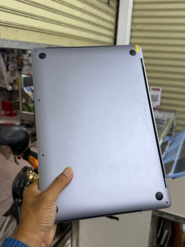 MacBook Pro 2017 Touchbar Core i7 2.8 Ram 16 HD 512G 380$ 15 អិញ ស្អាត
