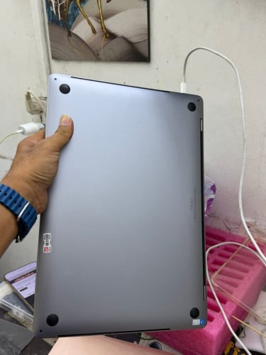 MacBook Pro 2019 Touchbar Ram 32G HD 512G 16អិញ Core i9 2.4 ស្អាត មានឆ្នាំងហ្សីន 540$