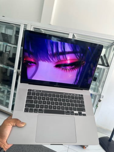MacBook Pro 201916inchCPU Core i9Ram16GBStorage 1TBតម្លៃ 6xx$