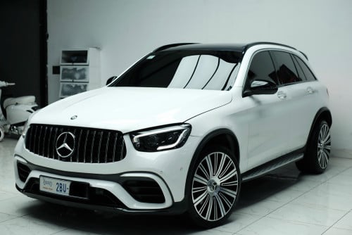 MERCEDES GLC300 AMG